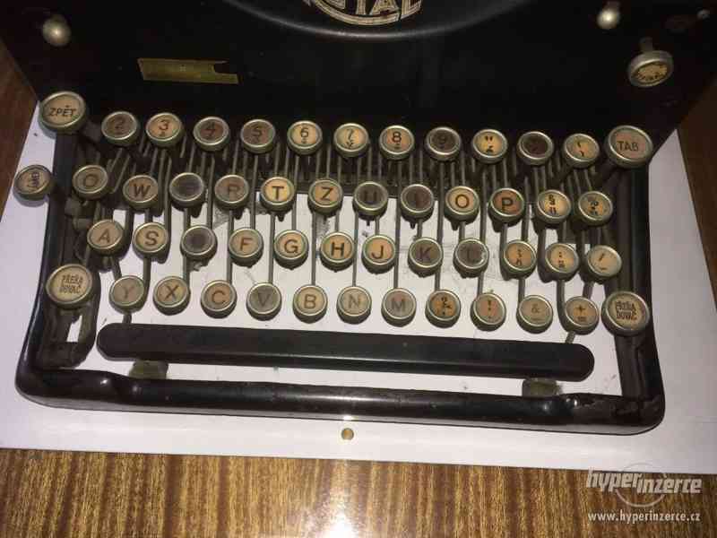 starý psací stroj Royal - foto 7