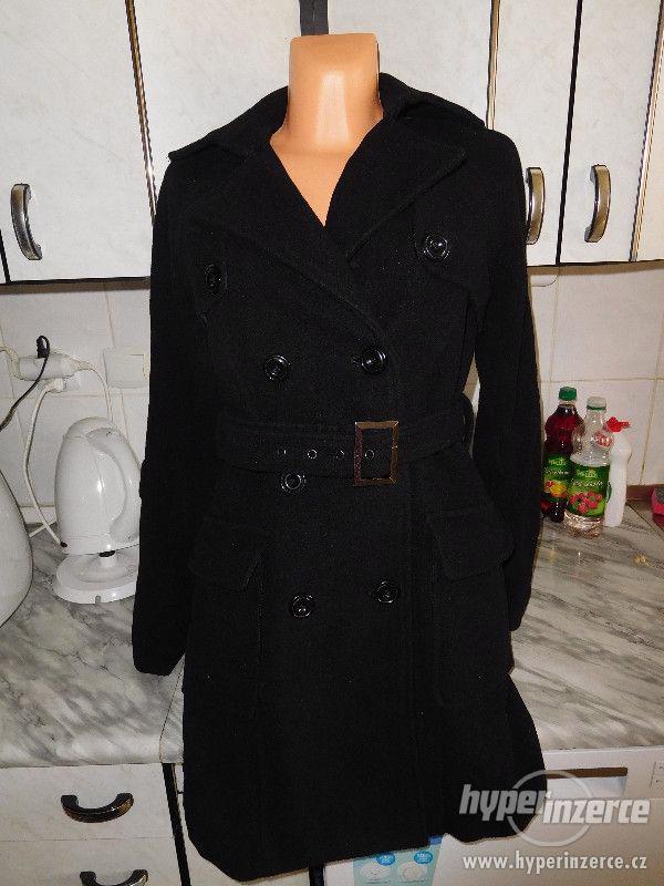 černý dámský kabát - foto 1