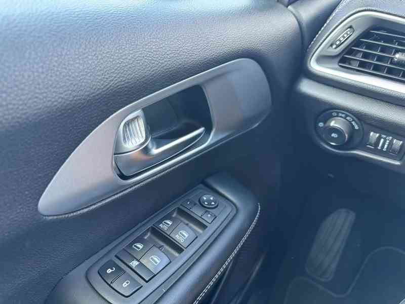 Chrysler Pacifica 3.6 S RU DVD 2022 NEW DPH AKCE - foto 17