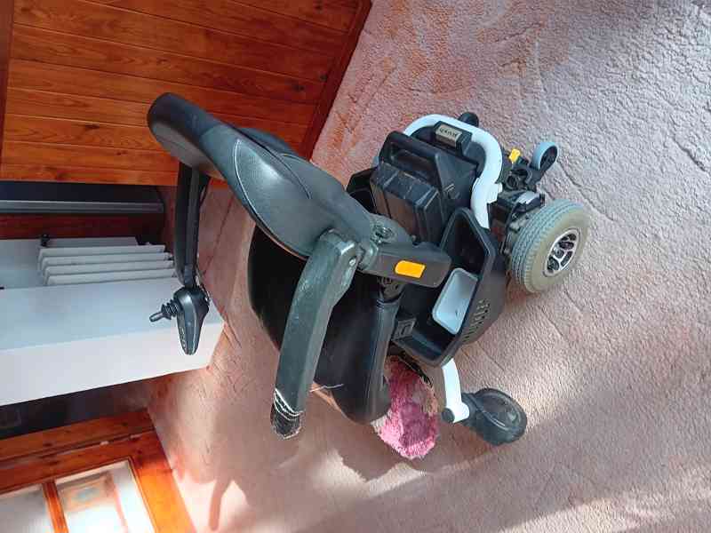 Elektrický invalidní vozík. - foto 2