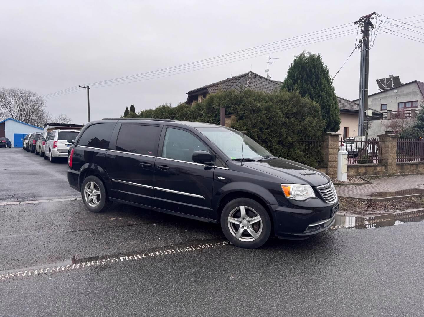 Chrysler Town Country 3,6 RT Penta DVD 2014 - foto 1