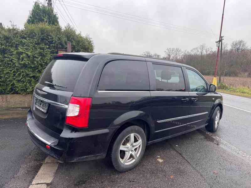 Chrysler Town Country 3,6 RT Penta DVD 2014 - foto 4