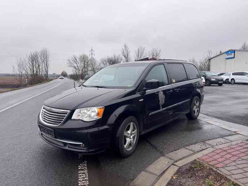 Chrysler Town Country 3,6 RT Penta DVD 2014 - foto 2