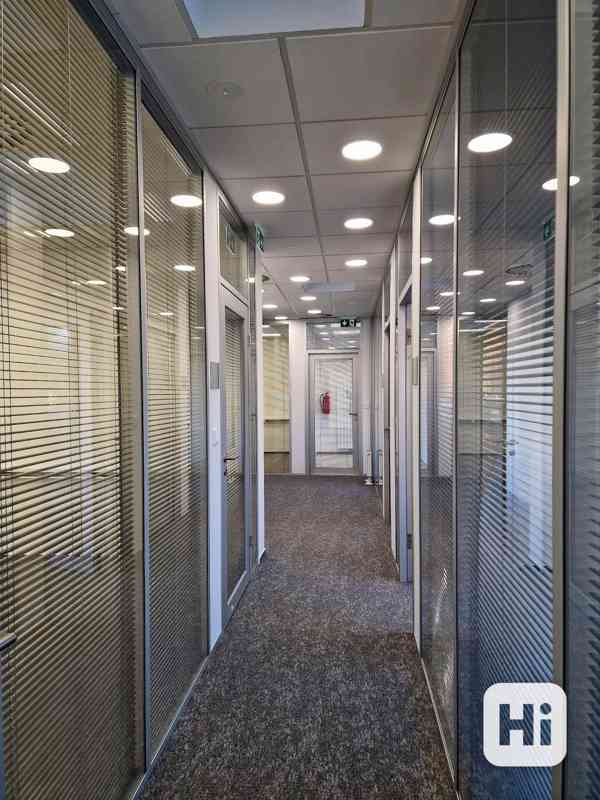 Nově postavené a zkolaudované, moderní a reprezentativní kanceláře o ploše 152 m2 s parkováním v cen - foto 11