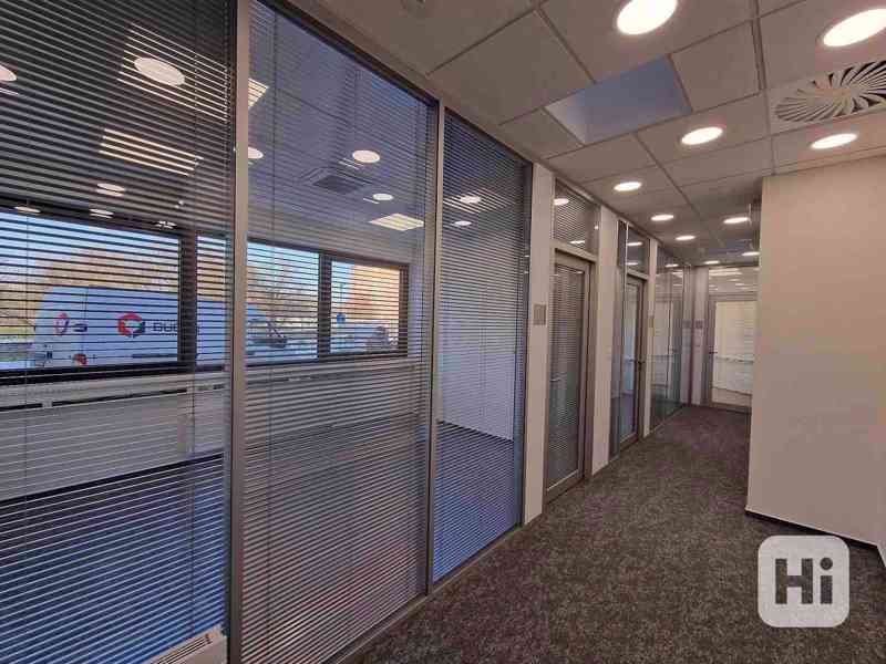 Nově postavené a zkolaudované, moderní a reprezentativní kanceláře o ploše 152 m2 s parkováním v cen - foto 5