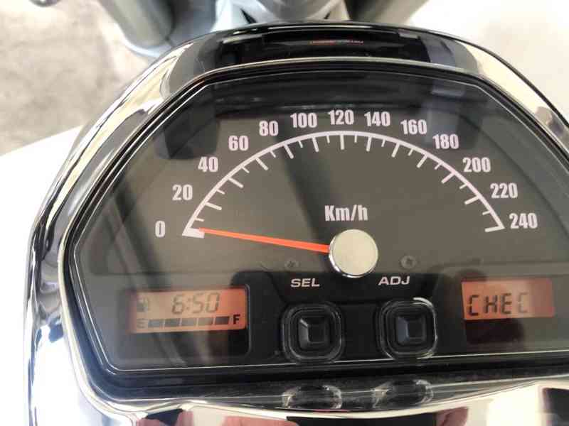 Suzuki Intruder VZR 1800 (boulevard) - foto 13