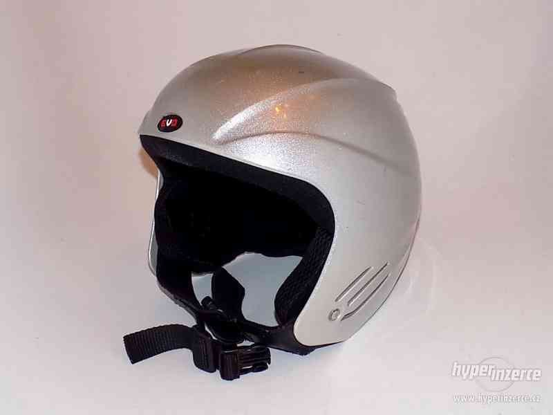 Dětská lyžařská helma XS snowboardová přilba Evo vel. 48-50. - foto 1