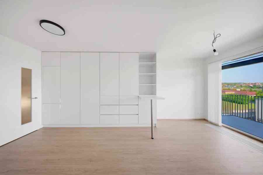 Pronájem bytu 1+kk 30 m² - foto 3