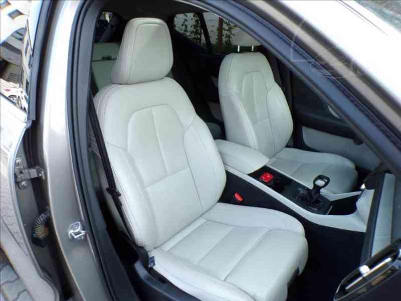 Volvo XC40 2,0 D3 INSCRIPTION - foto 15