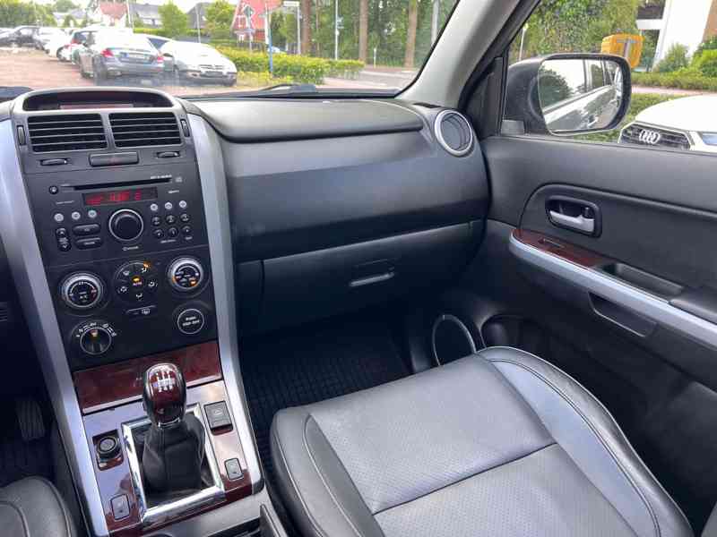 Suzuki Grand Vitara 2.0i Comfort+ benzín 103kw - foto 24