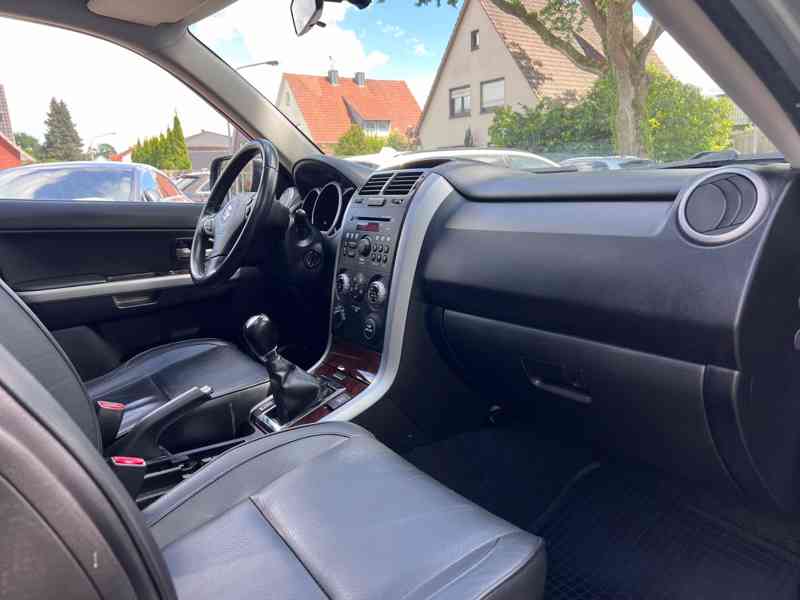Suzuki Grand Vitara 2.0i Comfort+ benzín 103kw - foto 22