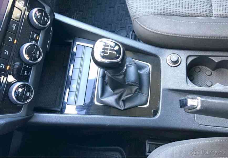 Škoda Octavia 1,6 STYLE - foto 19