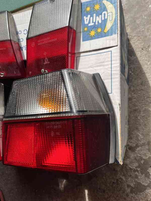 Originální zadní kouřová světla na Škoda Favorit Silverline - foto 2