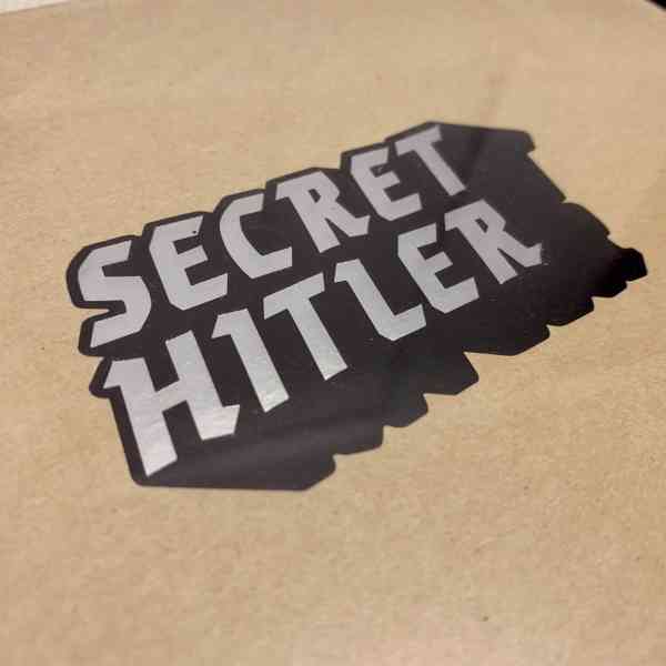 Prodám karetní společenskou hru Secret Hitler simple - foto 2