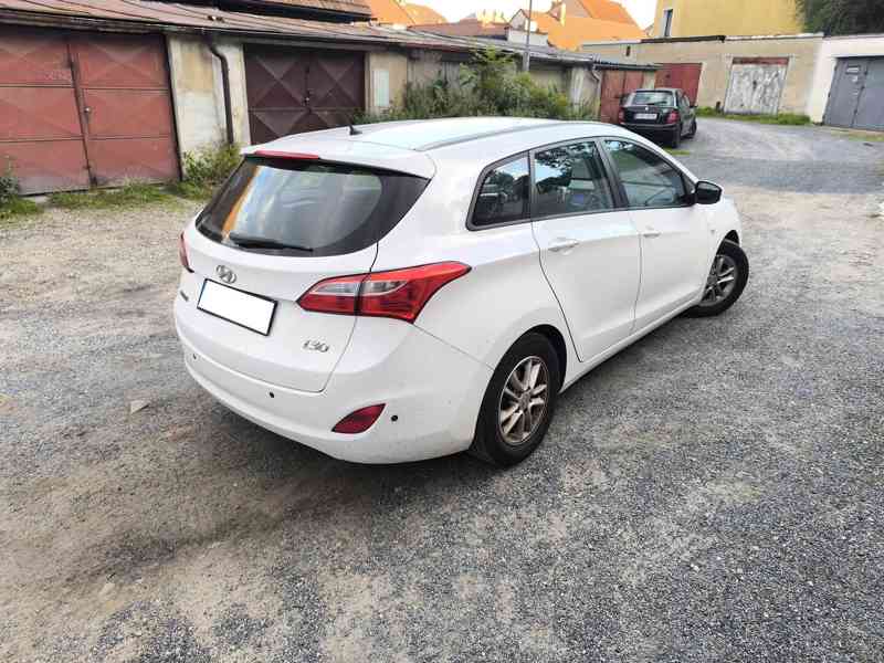 Hyundai i30 CW 1.4 16V - foto 3