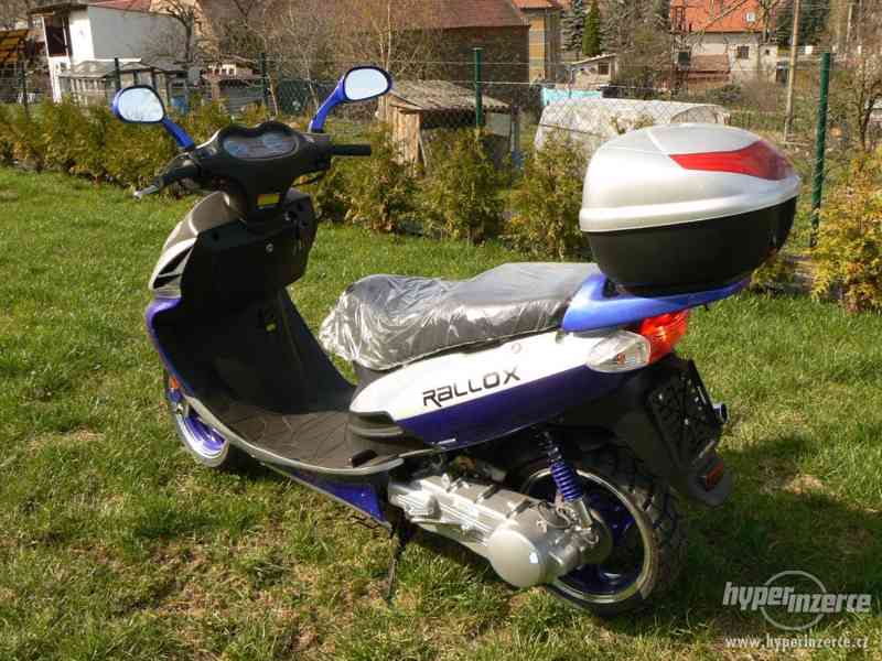 Nový skútr Adventure 125cc, ITALIA - foto 12