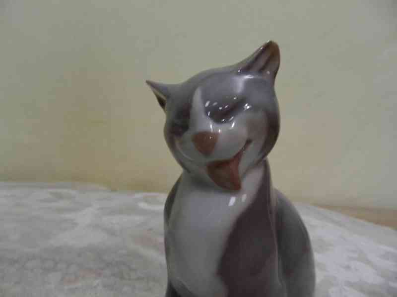 Porcelánová Plastika sedící Kočka větší Kodaň Copenhagen - foto 3