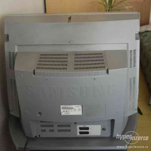 TV SAMSUNG PLANO, 70cm + SET TOP BOX Strong SRT 5006 - foto 5