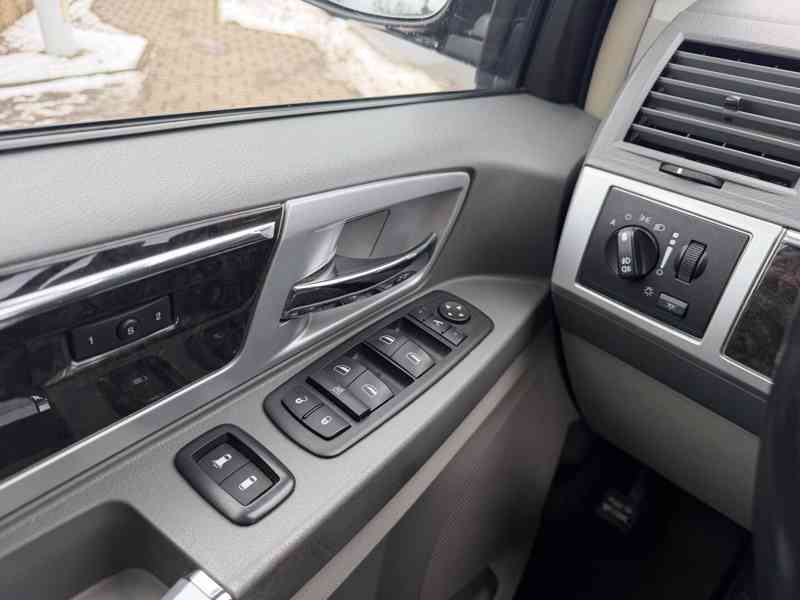 Chrysler Grand Voyager 2,8 CRDi RT DVD Limited 2011 - foto 20
