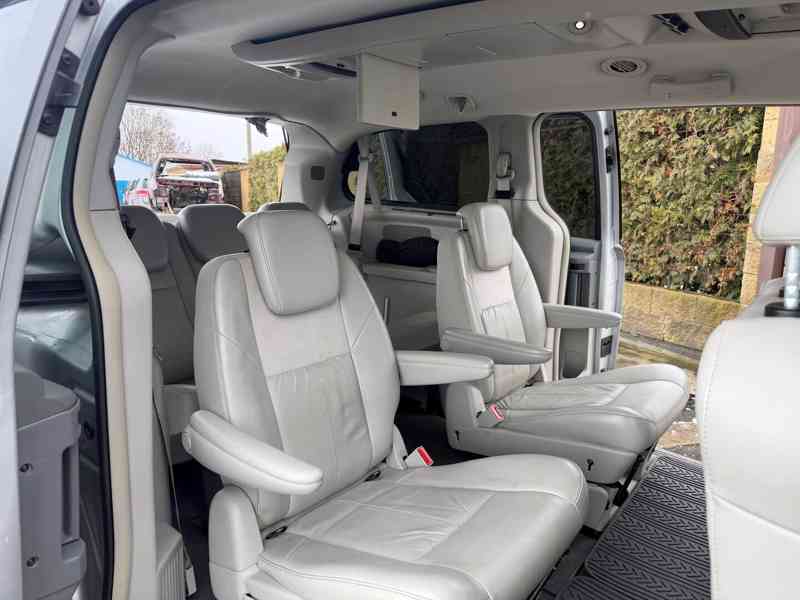 Chrysler Grand Voyager 2,8 CRDi RT DVD Limited 2011 - foto 12