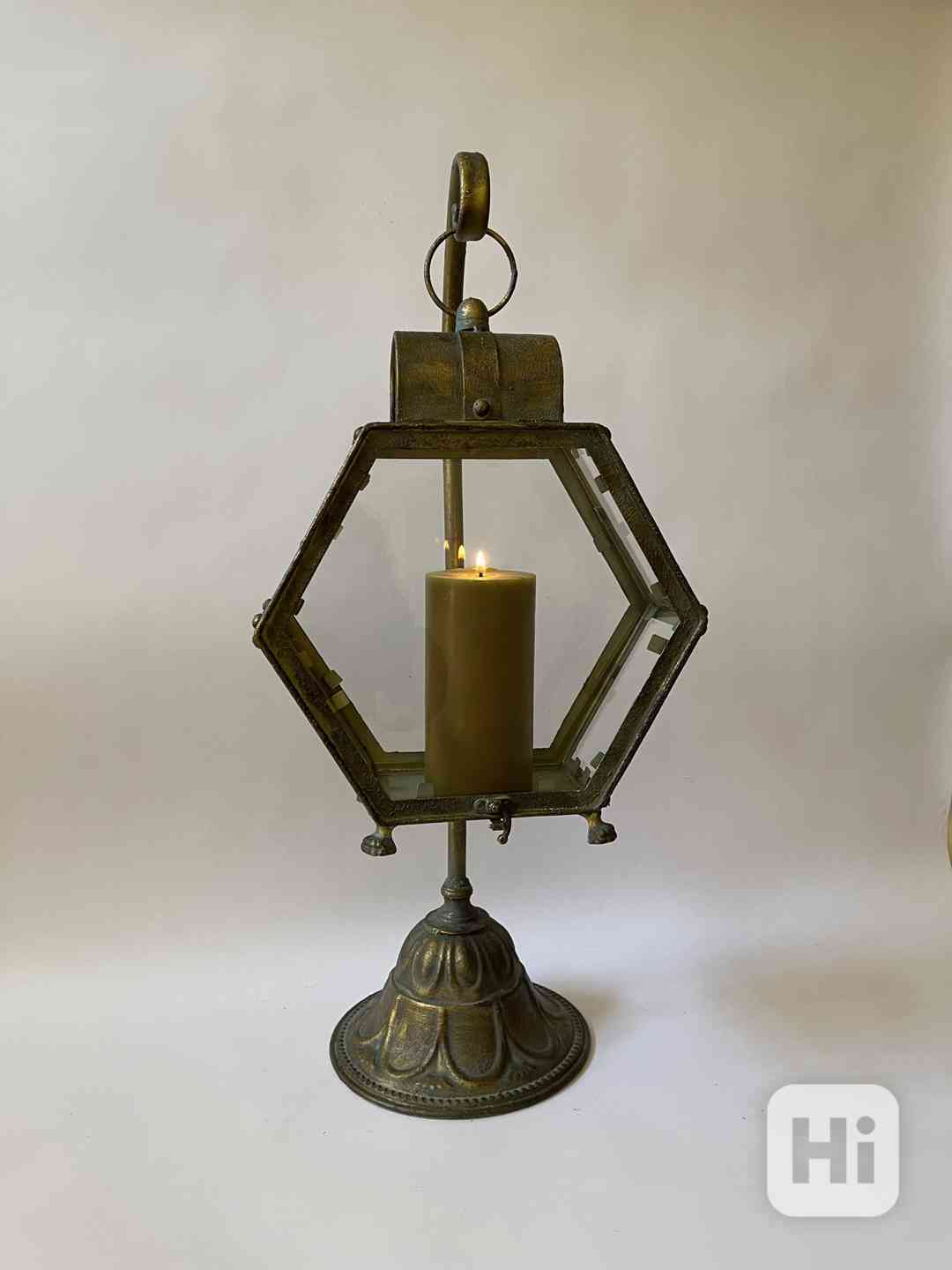 Kovová šestiboká lucerna na stojanu - foto 1