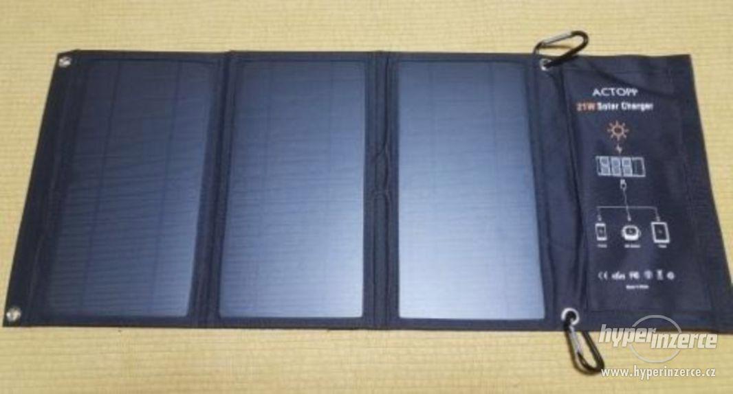 Solární outdoorová duální nabíječka 21W (nová) - foto 2