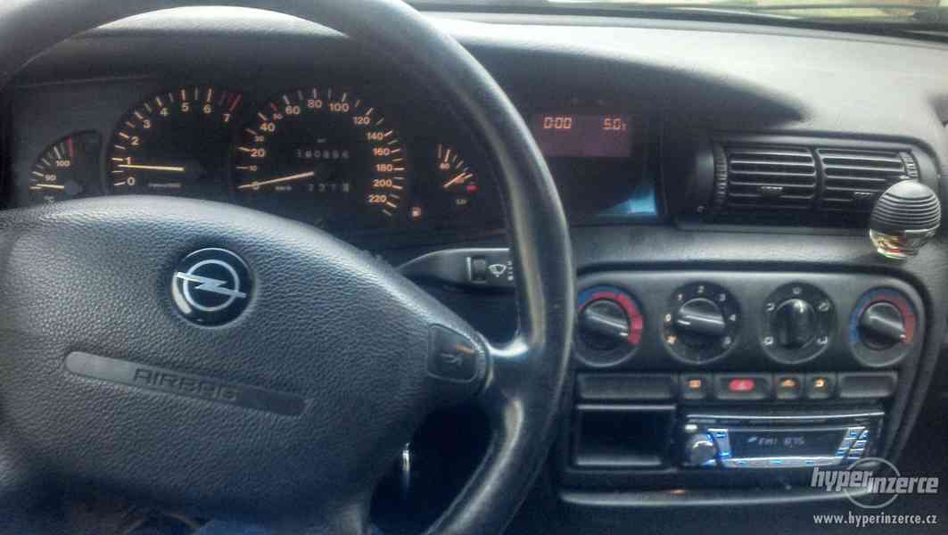Prodám Opel Omega 2.0i 16v kombi - foto 2