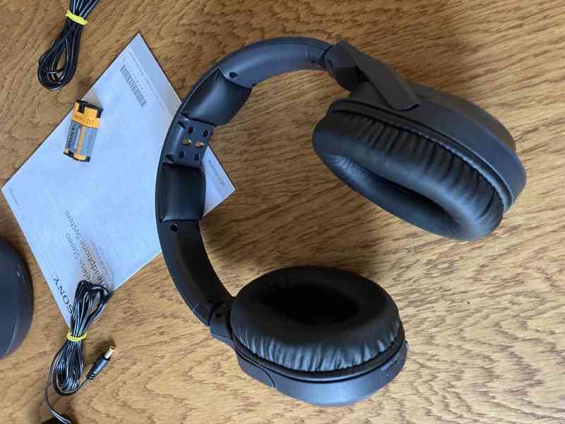Bezdrátová sluchátka Sony MDR-RF895RK - foto 3