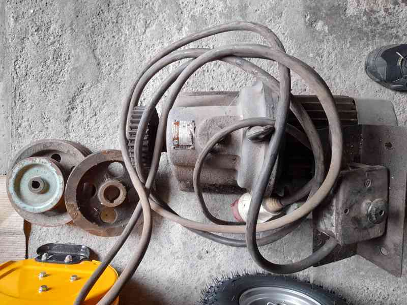 Elektromotor s převodovkou - foto 2