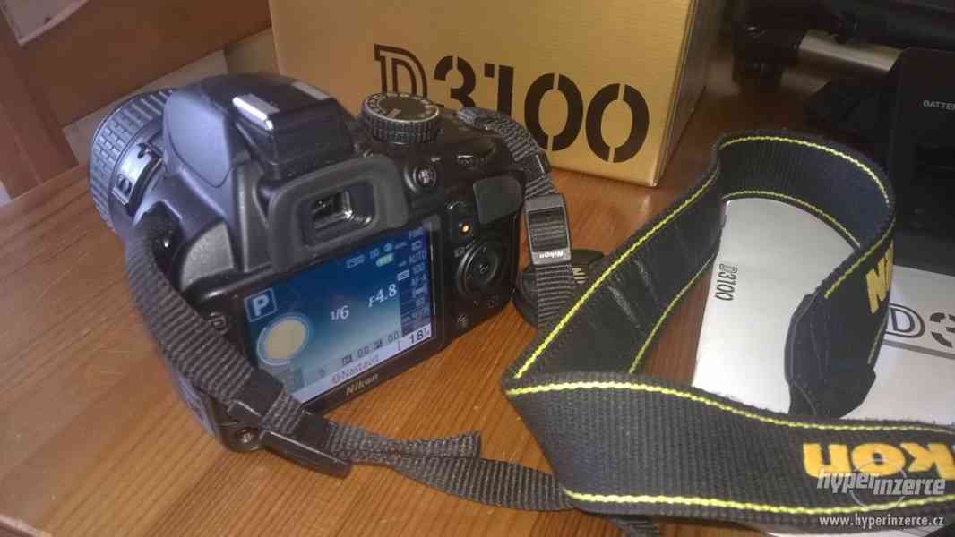 Zrcadlovka Nikon D3100 + brašna + stativ - foto 5