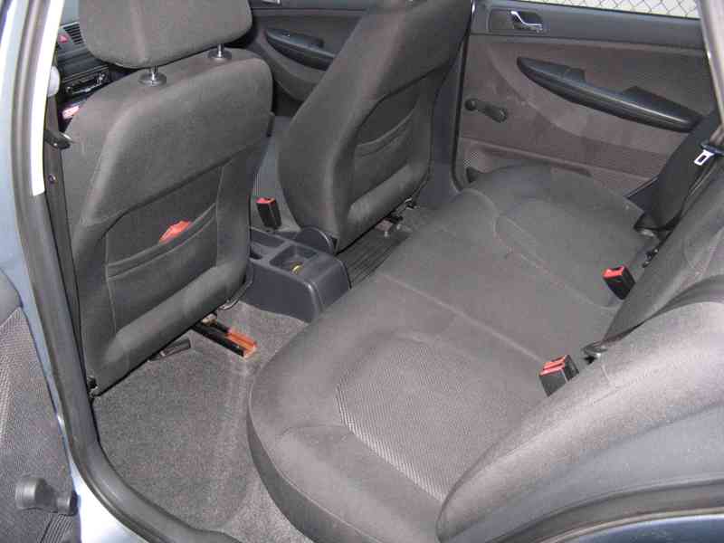 Škoda Fabia I Combi 2005 1,2 HTP 12v 141000 km - foto 12