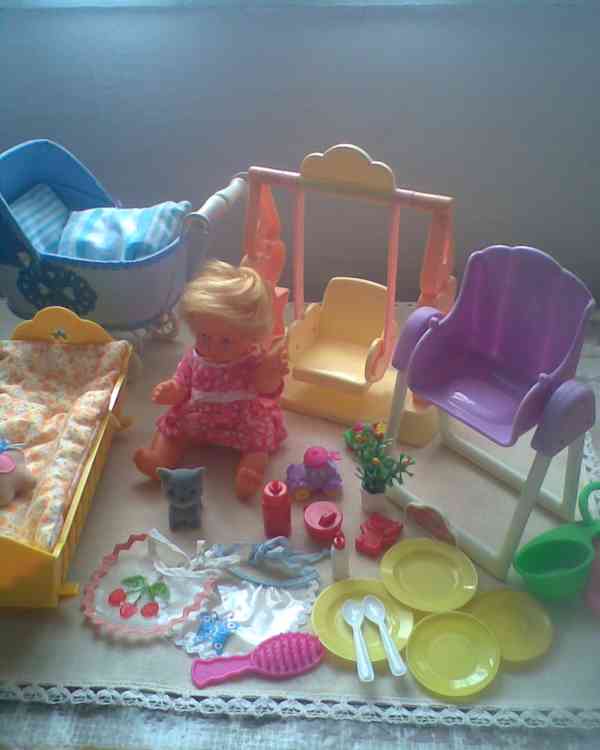 Panenka s nábytečkem - foto 4