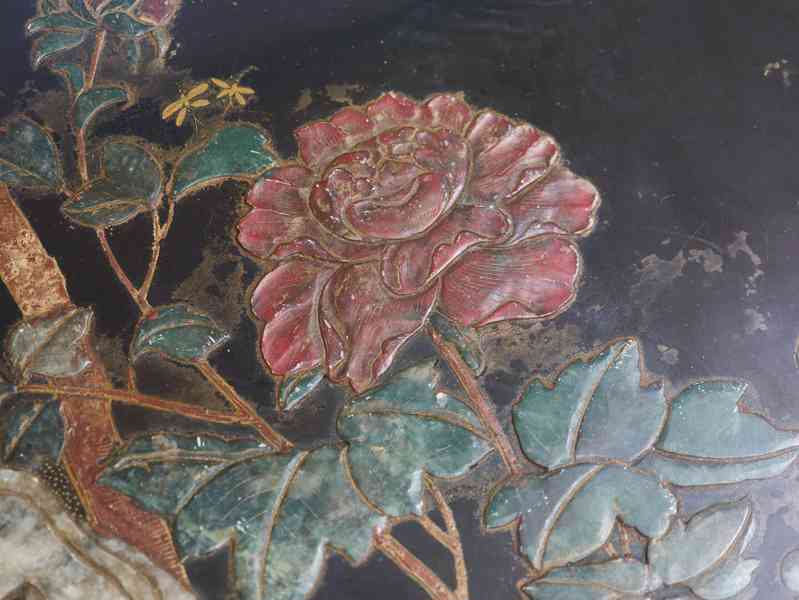 Starožitný čínský lakovaný stolek s kamennou intarzií - foto 9