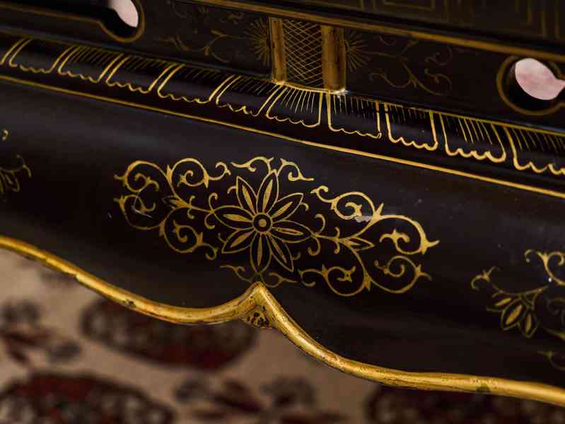 Starožitný čínský lakovaný stolek s kamennou intarzií - foto 6