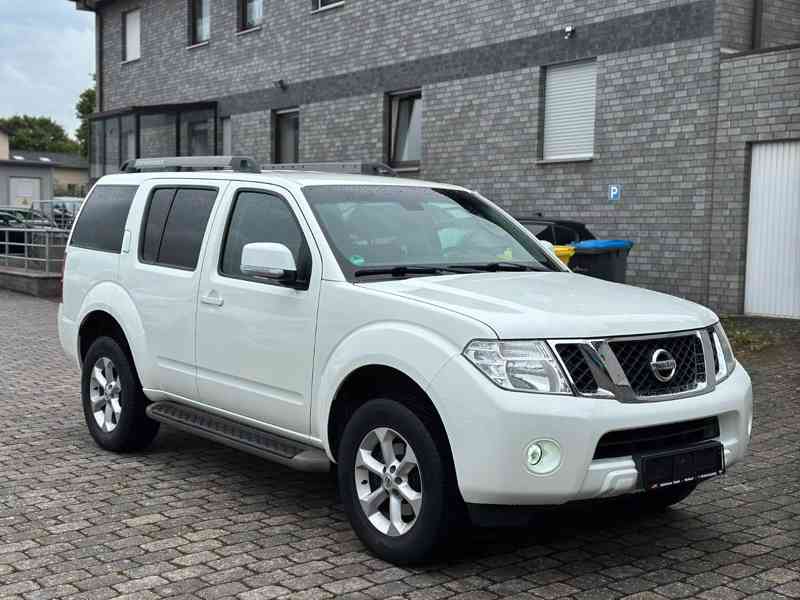 Nissan Pathfinder 2,5dCi SE 4x4 Aut. 140kw - foto 6