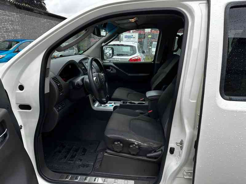 Nissan Pathfinder 2,5dCi SE 4x4 Aut. 140kw - foto 17