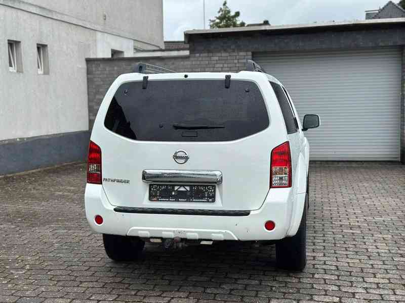 Nissan Pathfinder 2,5dCi SE 4x4 Aut. 140kw - foto 19