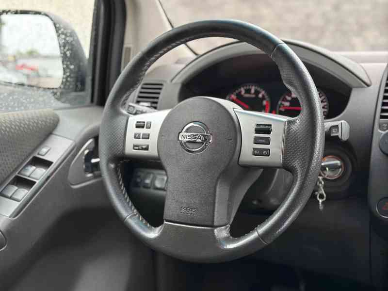 Nissan Pathfinder 2,5dCi SE 4x4 Aut. 140kw - foto 16