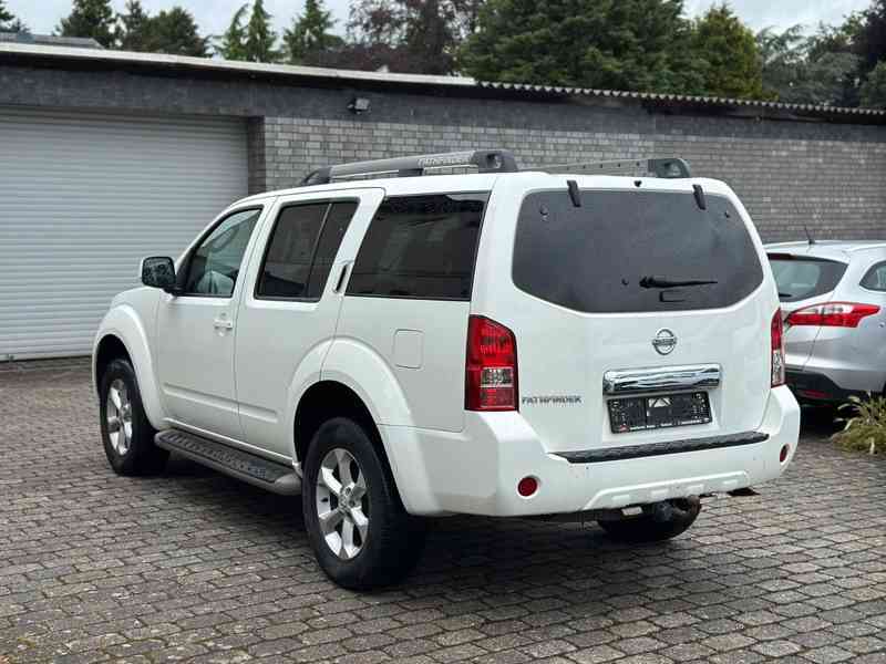 Nissan Pathfinder 2,5dCi SE 4x4 Aut. 140kw - foto 18