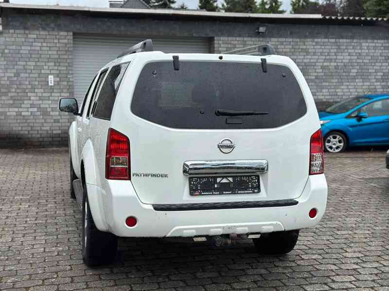 Nissan Pathfinder 2,5dCi SE 4x4 Aut. 140kw - foto 5