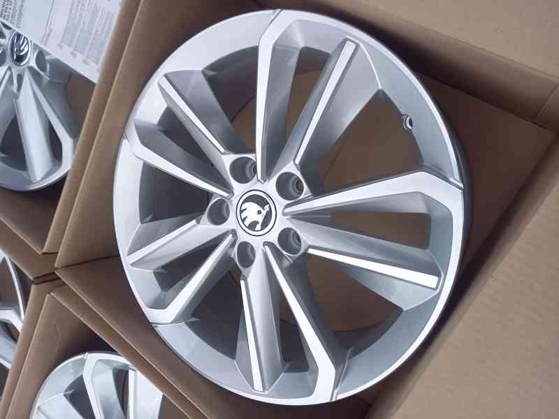 Škoda Octavia IV(RS) - 17 NOVÉ orig.alu disky 6.5Jx17,5x112 - foto 5