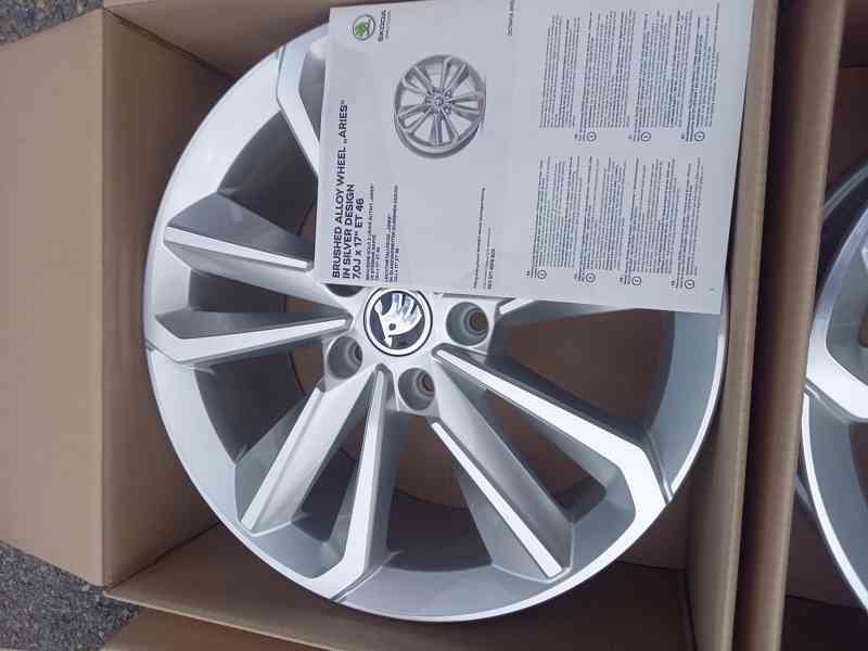 Škoda Octavia IV(RS) - 17 NOVÉ orig.alu disky 6.5Jx17,5x112 - foto 7