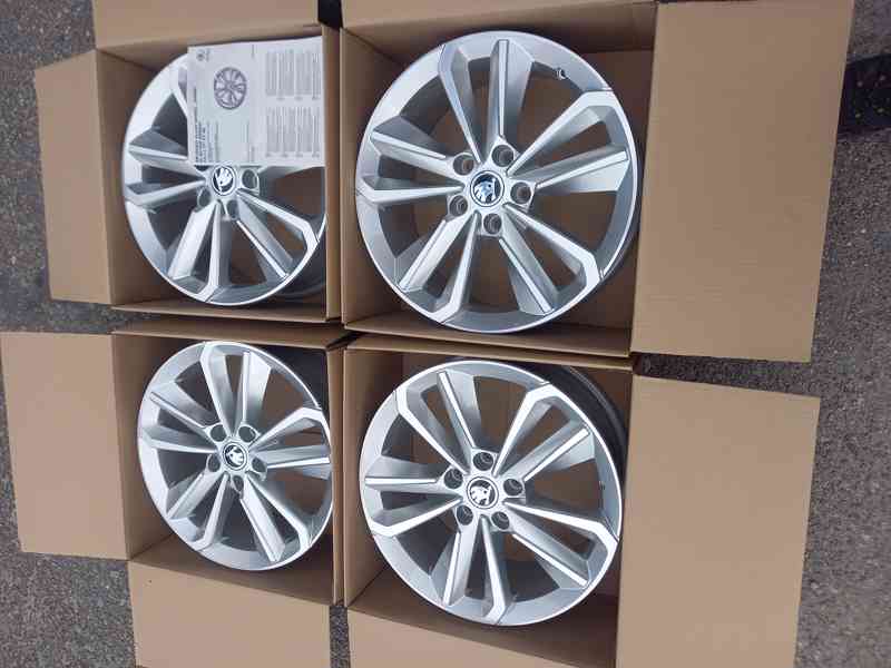 Škoda Octavia IV(RS) - 17 NOVÉ orig.alu disky 6.5Jx17,5x112 - foto 3