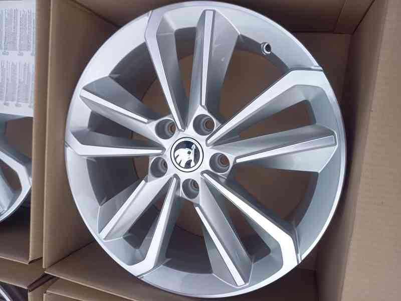 Škoda Octavia IV(RS) - 17 NOVÉ orig.alu disky 6.5Jx17,5x112 - foto 4