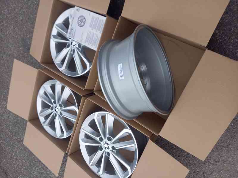 Škoda Octavia IV(RS) - 17 NOVÉ orig.alu disky 6.5Jx17,5x112 - foto 11