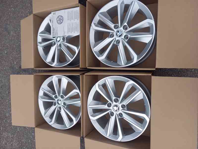 Škoda Octavia IV(RS) - 17 NOVÉ orig.alu disky 6.5Jx17,5x112 - foto 1