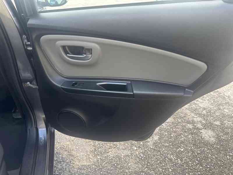Toyota Yaris 1.5 Hybrid 74kW/Navi/Kamera  - foto 17