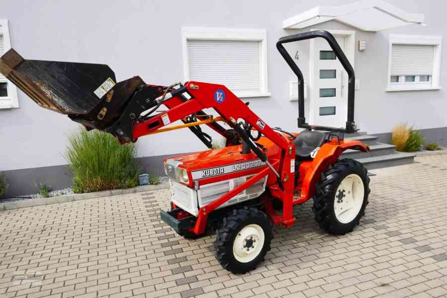 Traktor Kubota L 2002 DT - foto 1