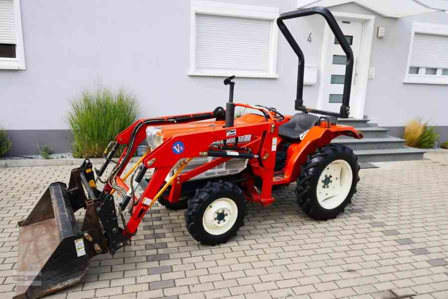 Traktor Kubota L 2002 DT - foto 3