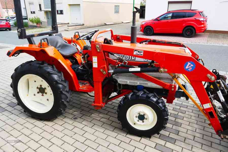 Traktor Kubota L 2002 DT - foto 5